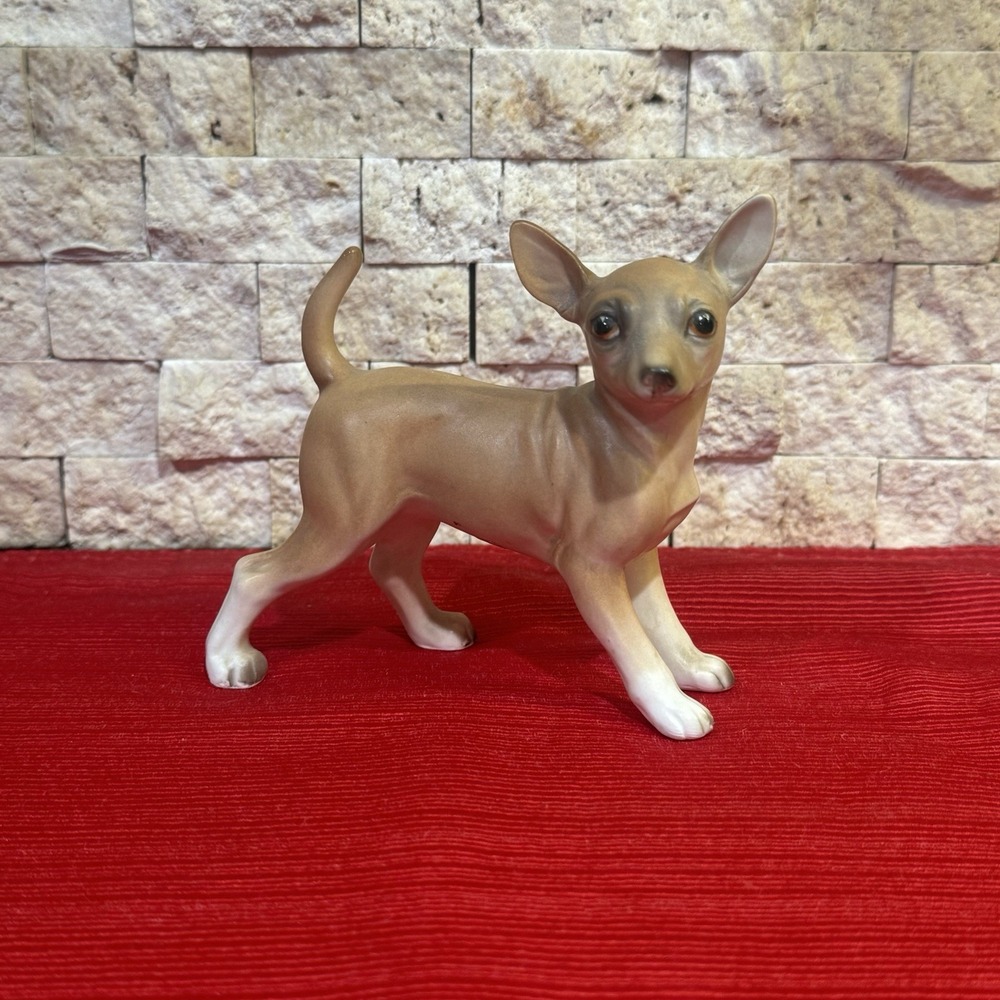 Vintage Chihuahua Figurine w/worn Gold Foil Sticker 4" Tall Hagen Renaker???